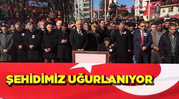 ACIPAYAM ŞEHİDİNİ BAĞRINA BASIYOR