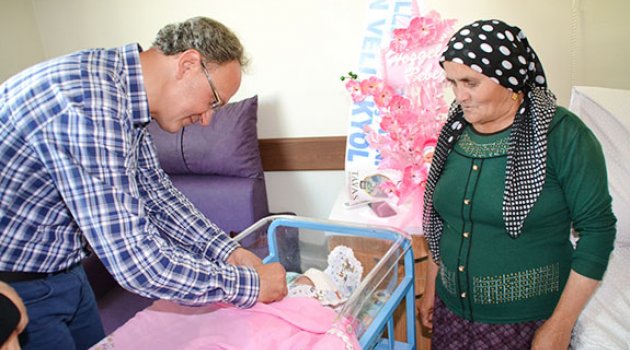 Akyol’dan Yeni Hastanenin İlk Bebeğine Hoş Geldin Ziyareti