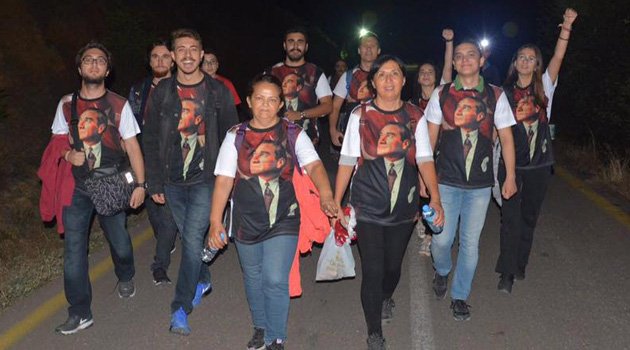 Atatürkçüler Kocatepe’ye Yürüdü