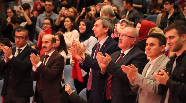 “Aybala’nın İstiklal Merakı” ayakta alkışlandı
