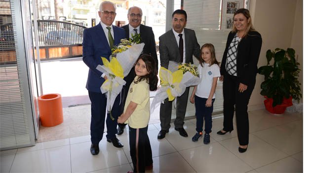 Başkan Erdoğan, İl Milli Eğitimi Müdürü Oğuz ile birlikte okul ziyaretleri yaptı