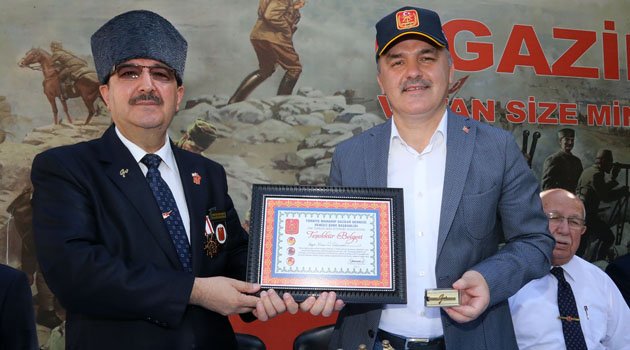 BAŞKAN GÜRLESİN GAZİLERE BAYRAM SEVİNCİ YAŞATTI