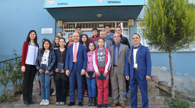 BAŞKAN ÖZBAŞ’TAN 5000 ÖĞRENCİYE KARNE HEDİYESİ