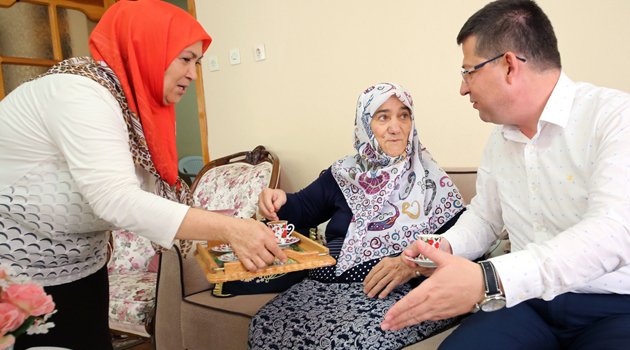 Başkan Subaşıoğlu Hacer Teyzenin Davetine İcabet Etti