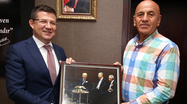 Başkan Subaşıoğlu’ndan MHP Yönetimine  anlamlı hediye…