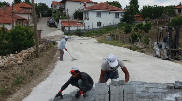 BİR MAHALLE DAHA TOZDAN, ÇAMURDAN KURTULUYOR