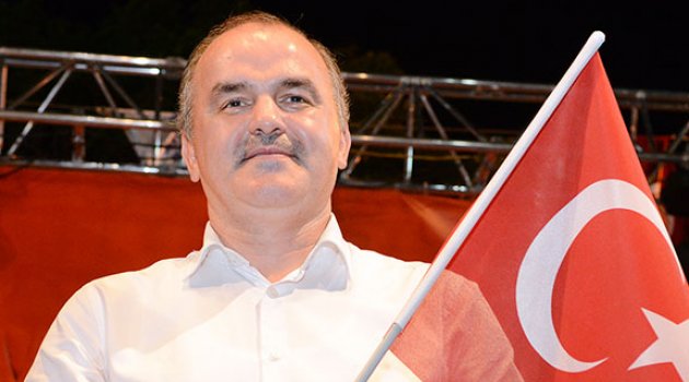 “Bu bayrak yere düşmeyecek”