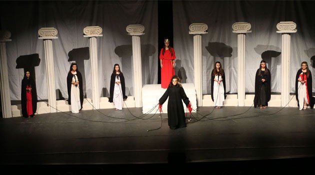 Büyükşehir tiyatro sezona hızlı başladı
