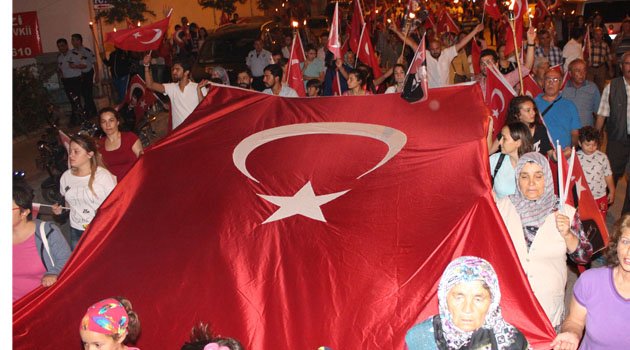 ÇAL’DA BÜYÜK DAYANIŞMA