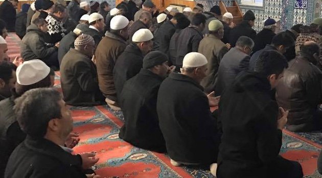 ÇAMELİ, SABAH NAMAZINDA BULUŞTU