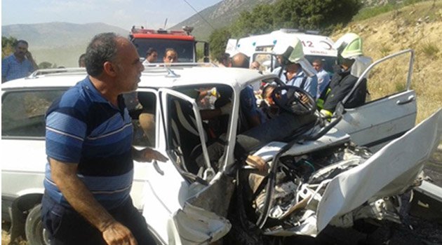 ÇİVRİL’DE KAZA: 3 ÖLÜ 6 YARALI