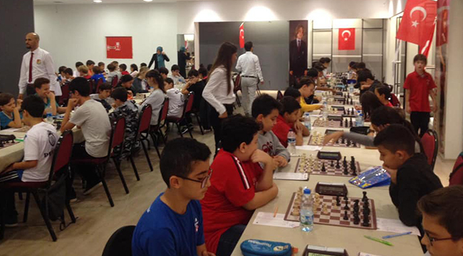 CUMHURİYET AŞKINA SATRANÇ