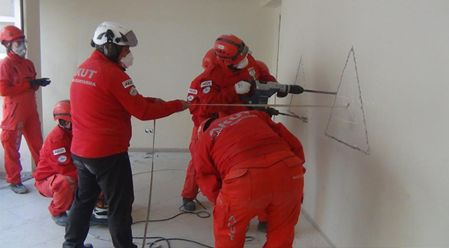 DENİZLİ AKUT EV SAHİPLİĞİNDE DEPREM EĞİTİMİ