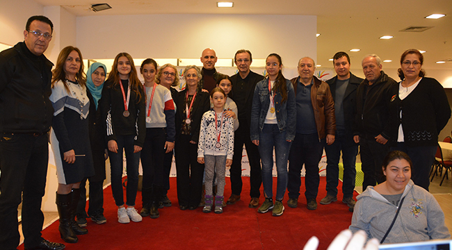 SATRANÇTA KADINLAR HAMLE YAPTI