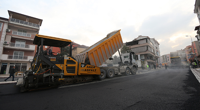 YENİLENEN CADDEYE BİN 200 TON ASFALT DÖKÜLDÜ