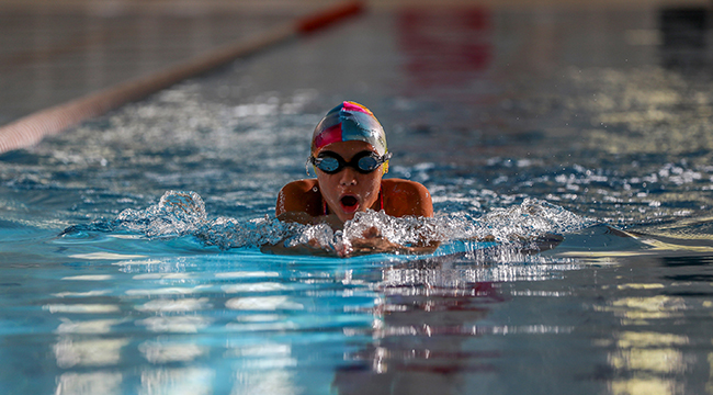 KAPALI YÜZME HAVUZLARI 100 BİNLER KULÜBÜNDE