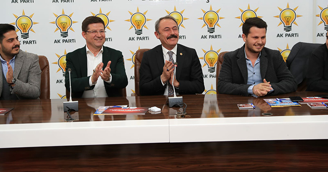 TİN PARTİLİ GENÇLERLE BİR ARAYA GELDİ