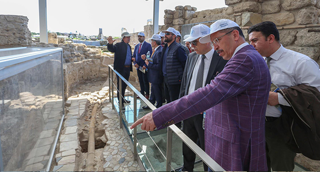 PAÜ SENATOSU LAODİKEİA'YI GEZDİ