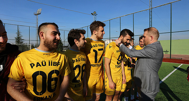 ÖĞRENCİ FUTBOL TURNUVASI’NIN ŞAMPİYONU İİBF TAKIMI OLDU