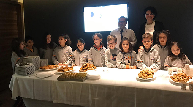 BİLNET ÖĞRENCİLERİNDEN DOKTORLARA SÜRPRİZ KUTLAMA