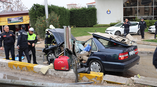 BARİYERLERE ÇARPAN SÜRÜCÜ KURTARILAMADI