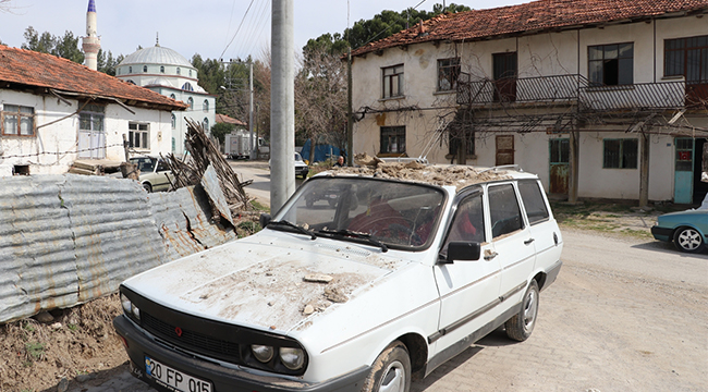 DEPREMİN ŞOKUNU ATLATMAYA ÇALIŞIYORLAR