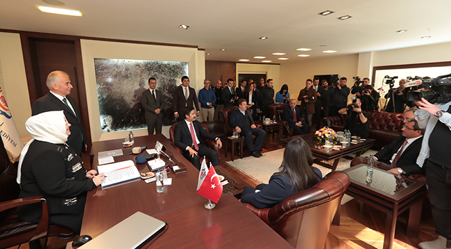 BAKAN SELÇUK BÜYÜKŞEHİR’İN ÇALIŞMALARINI BEĞENDİ