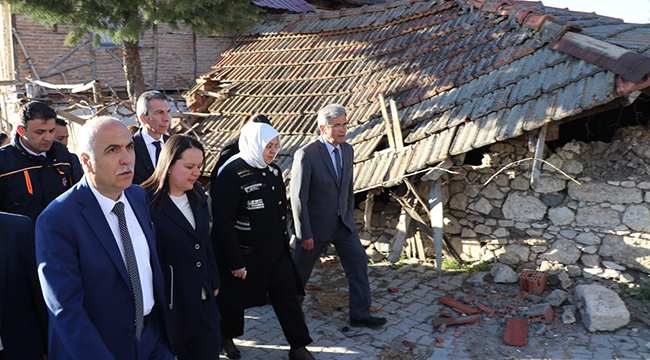 BAKAN SELÇUK DEPREM BÖLGESİ’NE GiTTi