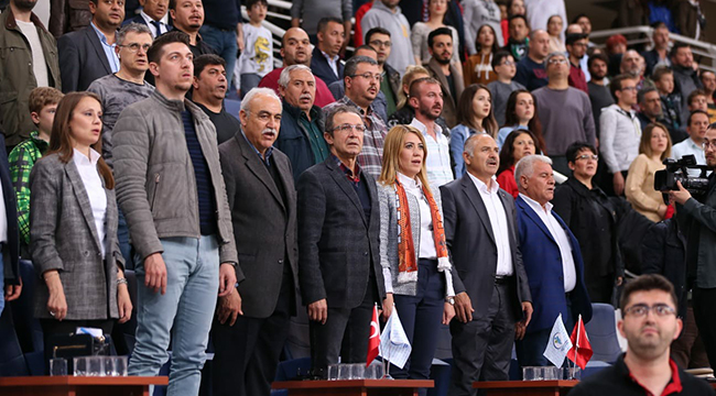 DOĞAN, DENİZLİ BASKETE TRİBÜNDEN DESTEK VERDİ