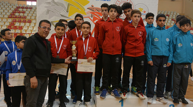 BADMİNTON'IN YILDIZLARI DENİZLİ'DEN GEÇTİ
