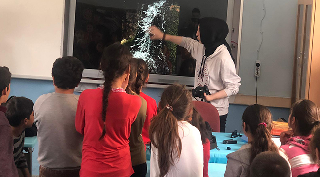 KÖY OKULU ÖĞRENCİLERi FOTOĞRAFÇILIKLA TANIŞTI