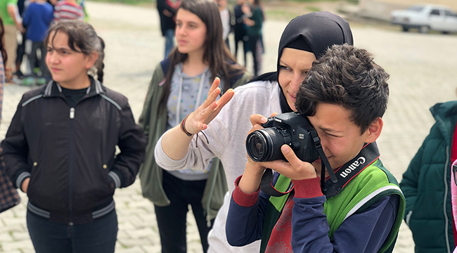 KÖY OKULU ÖĞRENCİLERi FOTOĞRAFÇILIKLA TANIŞTI