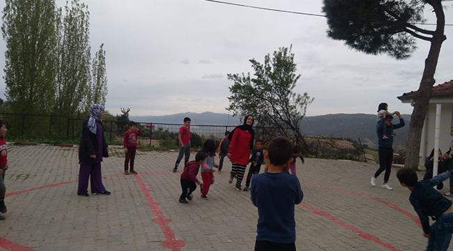 PAÜ AKUT Öğrenci Topluluğu Çocukları Unutmadı