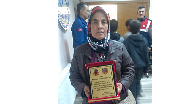 Öğrencileri Taşıyan Kadın Yılın Şoförü Seçildi