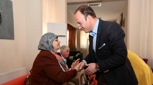 Örki Huzurevi’ndeki Anneleri Ziyaret Etti