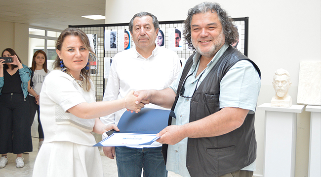PAÜ Eğitim Fakültesi’nde 19 Mayıs Kutlamaları Karma Heykel Sergisi ile Başladı