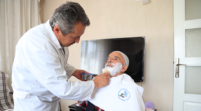 Evde Berber Hizmeti Yüzleri Güldürüyor