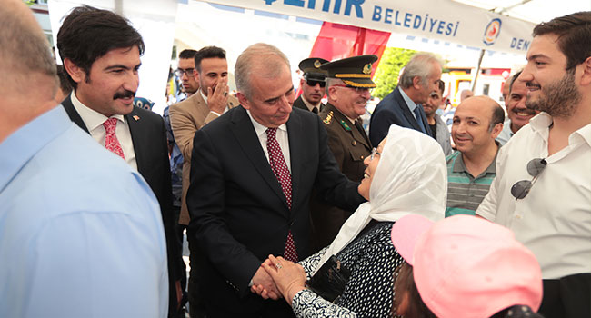 Denizli Protokolü Vatandaşlarla Bayramlaştı