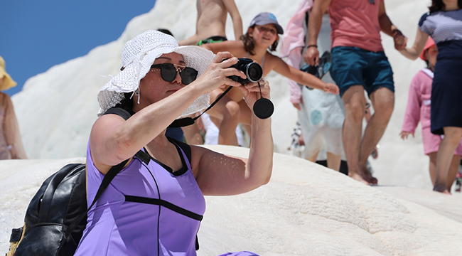 Pamukkale'yi 9 Günde 99 Bin 747 Turist Gezdi