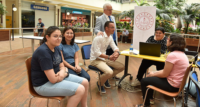 Ücretsiz Tercih Danışmanlık Masaları Öğrenci ve Velilerin Hizmetinde