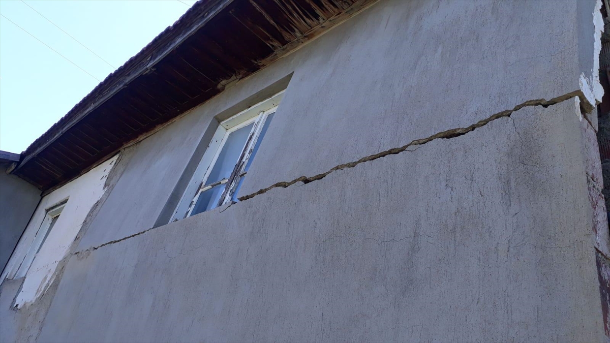 Deprem Bölgesinden İlk Fotoğraflar Geldi