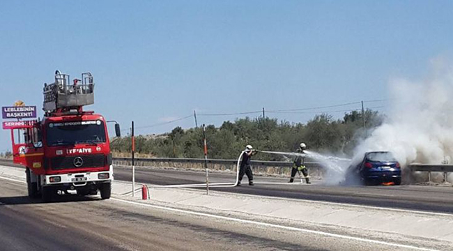 SEYİR HALİNDEKi ARAÇ ALEVLERE TESLİM OLDU