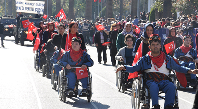 DENİZLİ'DE 29 EKİM COŞKUSU BÖYLE YAŞANDI