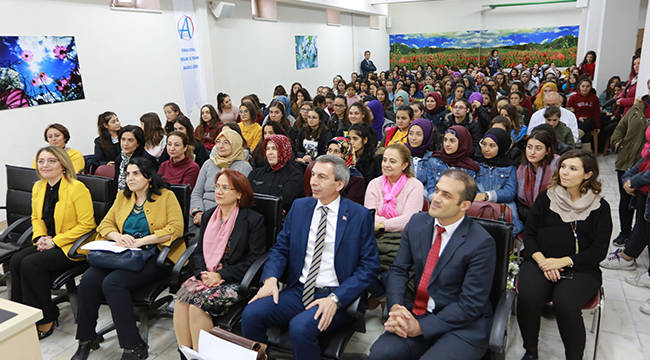 DENİZLİ'NİN BAŞARILI KADINLARI ÖĞRENCİLERLE BULUŞTU