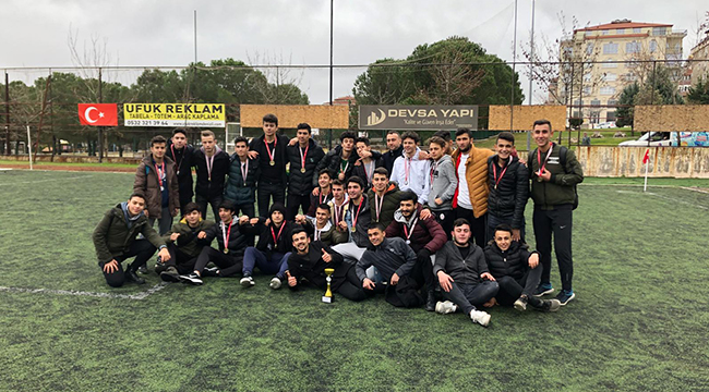 FUTBOLDA GENÇLER GOLE DOYURDU