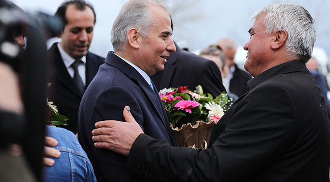BAŞKAN ZOLAN SARAYKÖYLÜLERLE KUCAKLAŞTI