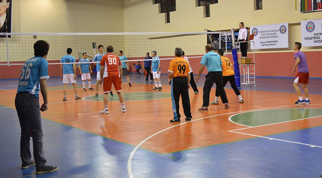 ÇAL’DA VOLEYBOL HEYECANI BAŞLIYOR