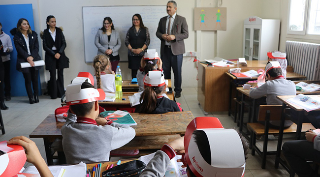 KUŞADASI’NDA “AYDEM SINIF KİTAPLIĞI” OLUŞTURULDU