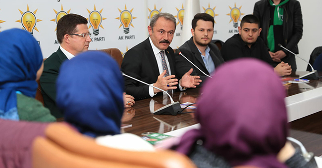 TİN PARTİLİ GENÇLERLE BİR ARAYA GELDİ
