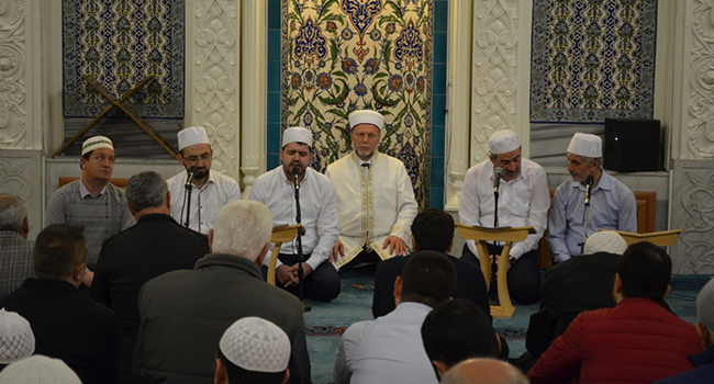 BİNLERCE DENİZLİLİ CAMİLERE AKIN ETTİ